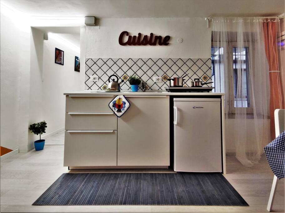 Central Apartments Mezzanine - 1 Min To Via Etnea คาตาเนีย ภายนอก รูปภาพ